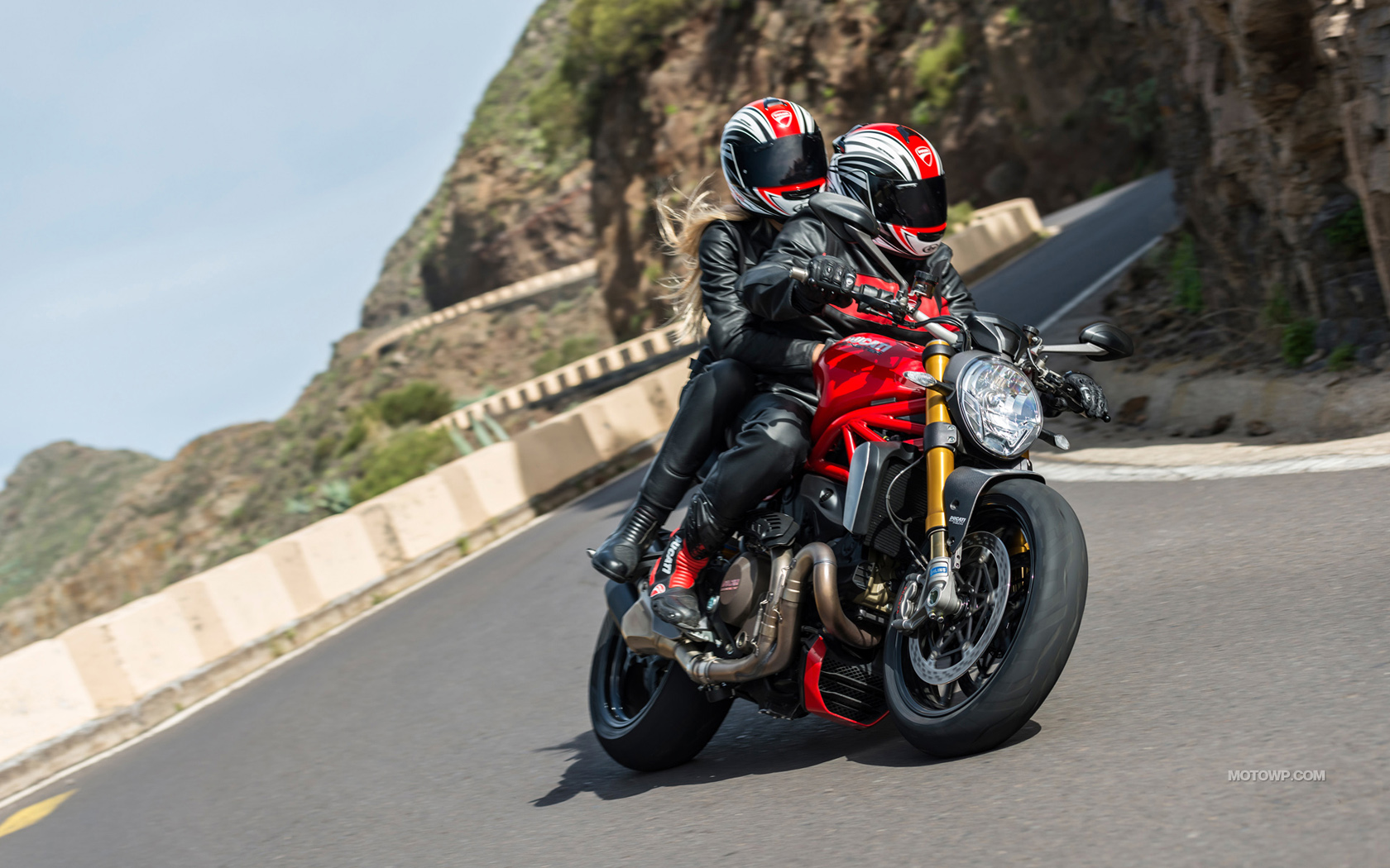 Ducati Monster 1200 поворот без смс